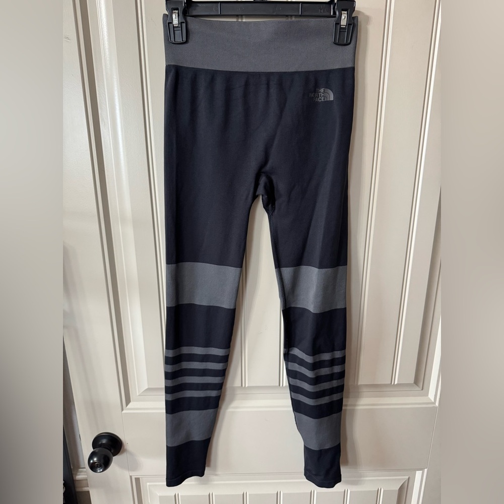 NORTH FACE 🩶 Women's Black, Gray High Waisted Striped Leggings (Size Small) - Picture 3 of 10